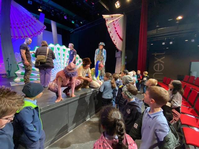 1b_theater_4
